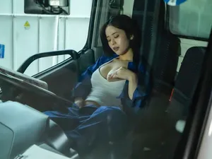 Gã chồng thất nghiệp, vợ đi làm tài xế giao của quý và cái kết
