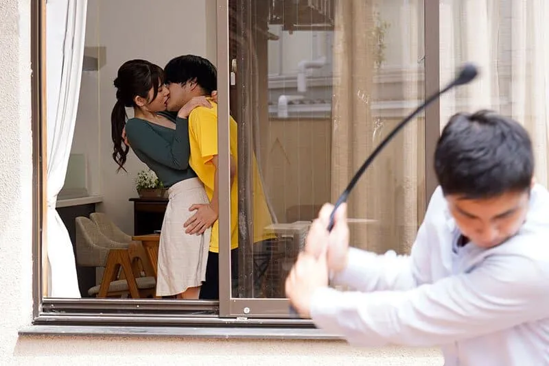 Chồng yêu mãi mê với công việc, người vợ nảy sinh tình cảm với em chồng yêu vì cô đơn